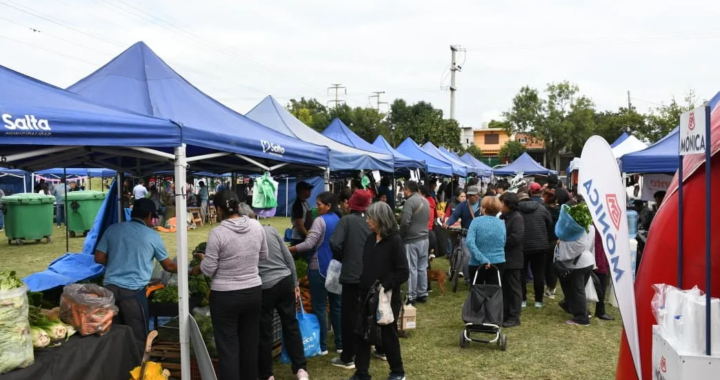 “El mercado en tu barrio” llega a la UNSa con precios promocionales y servicios municipales