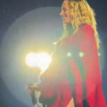 Salta vivió una fiesta inolvidable: Tini brilló y conquistó al público con el poncho