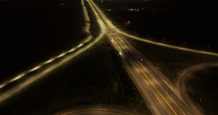 Avanza el recambio de luminarias LED en la autopista oeste: ya instalaron más de 900 equipos