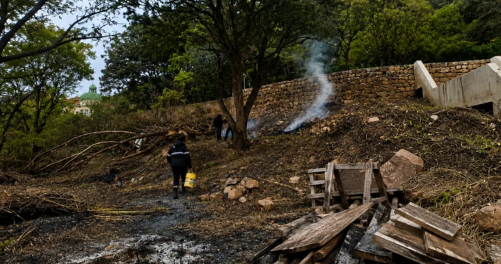 Sofocaron un incendio provocado por la quema de residuos en Tres Cerritos y sancionaron al responsable