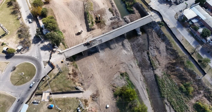 Comenzó la demolición del puente de Santa Lucía para dar paso a una nueva estructura sobre el río Arenales
