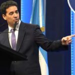 «Se armó un lío en Casa Rosada: el vocero de Milei quedó en la mira por hablar del dólar a $1.800»