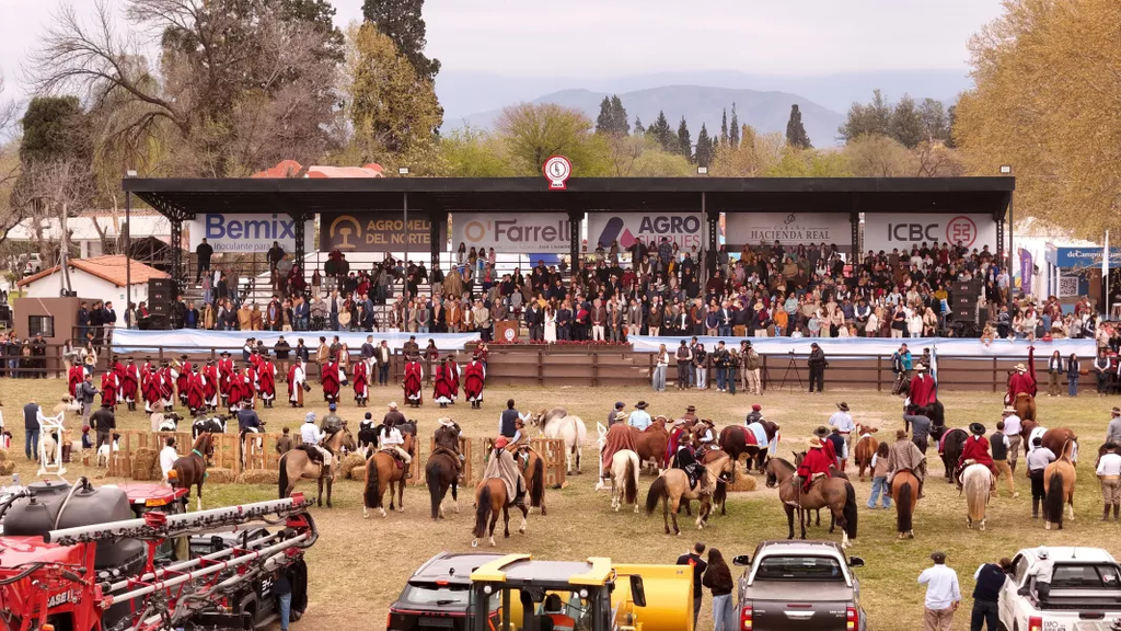 Sáenz reclamó un federalismo real en la Expo Rural y defendió la producción salteña