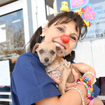 ¡HERMOSO GESTO! Llenaron de ternura el Materno Infantil: llevaron perritos en busca de un hogar