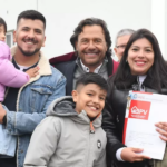 Sáenz entregó 138 viviendas en Salta y apuntó contra Nación: “Las hicimos los salteños con nuestros recursos”