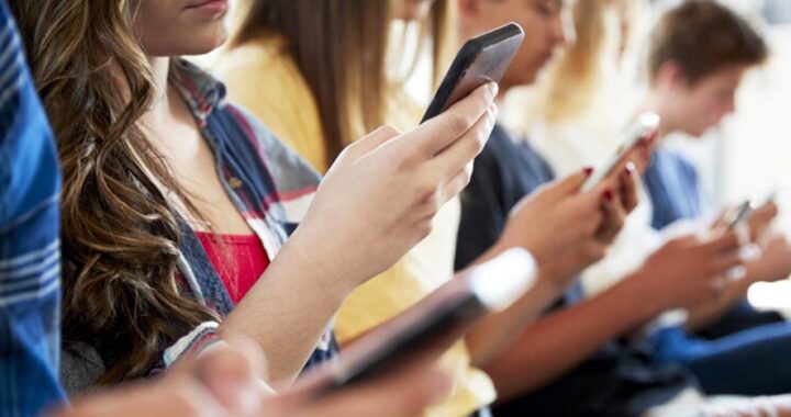 Histórico fallo en Estados Unidos: condenan a Meta y YouTube por generar adicción en menores