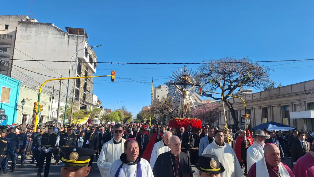 “Señor del Milagro, Tú eres nuestra paz”: el mensaje de Cargnello ante miles de fieles